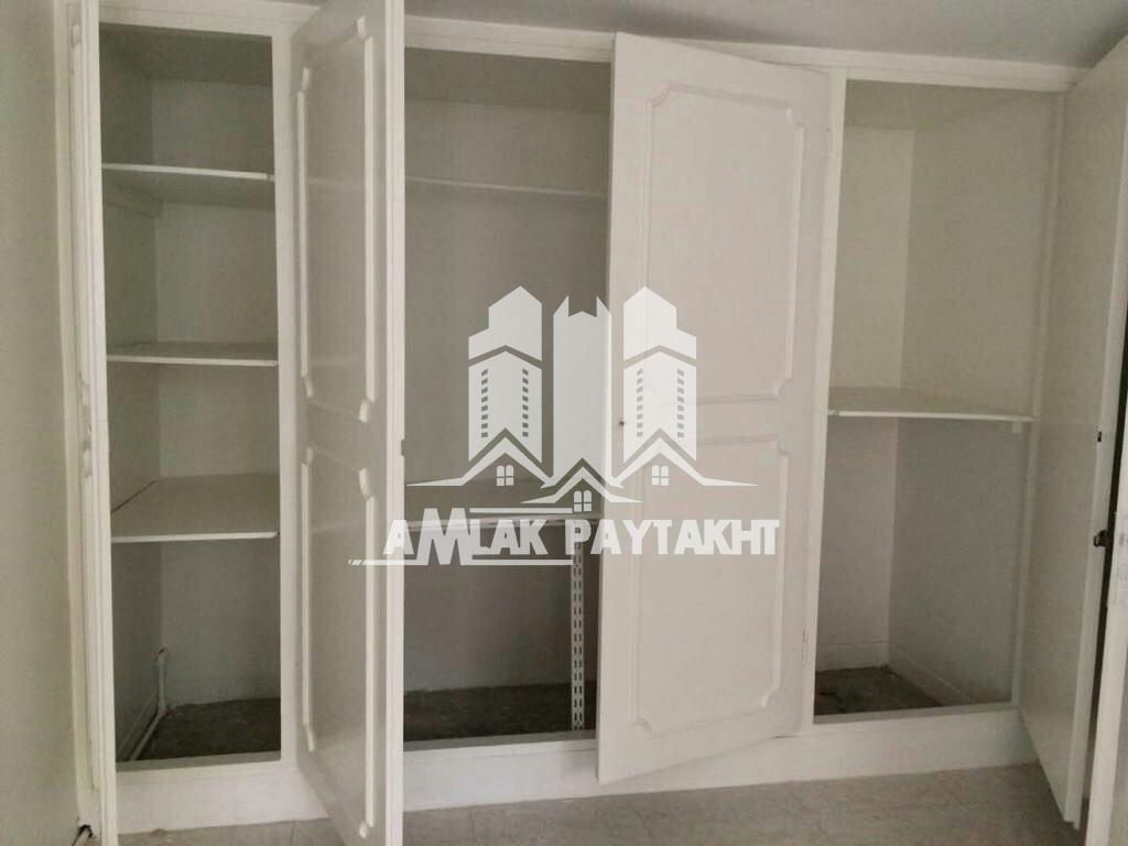 آپارتمان 93 متری حیاط دربست واقع در شریعتی