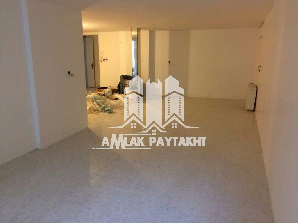 آپارتمان 93 متری حیاط دربست واقع در شریعتی